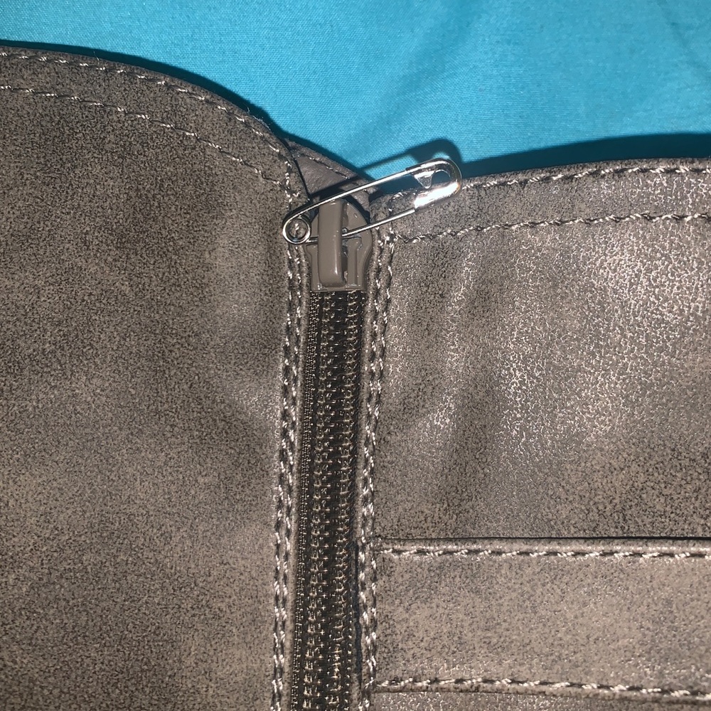 Boots - Picture 4 of 5